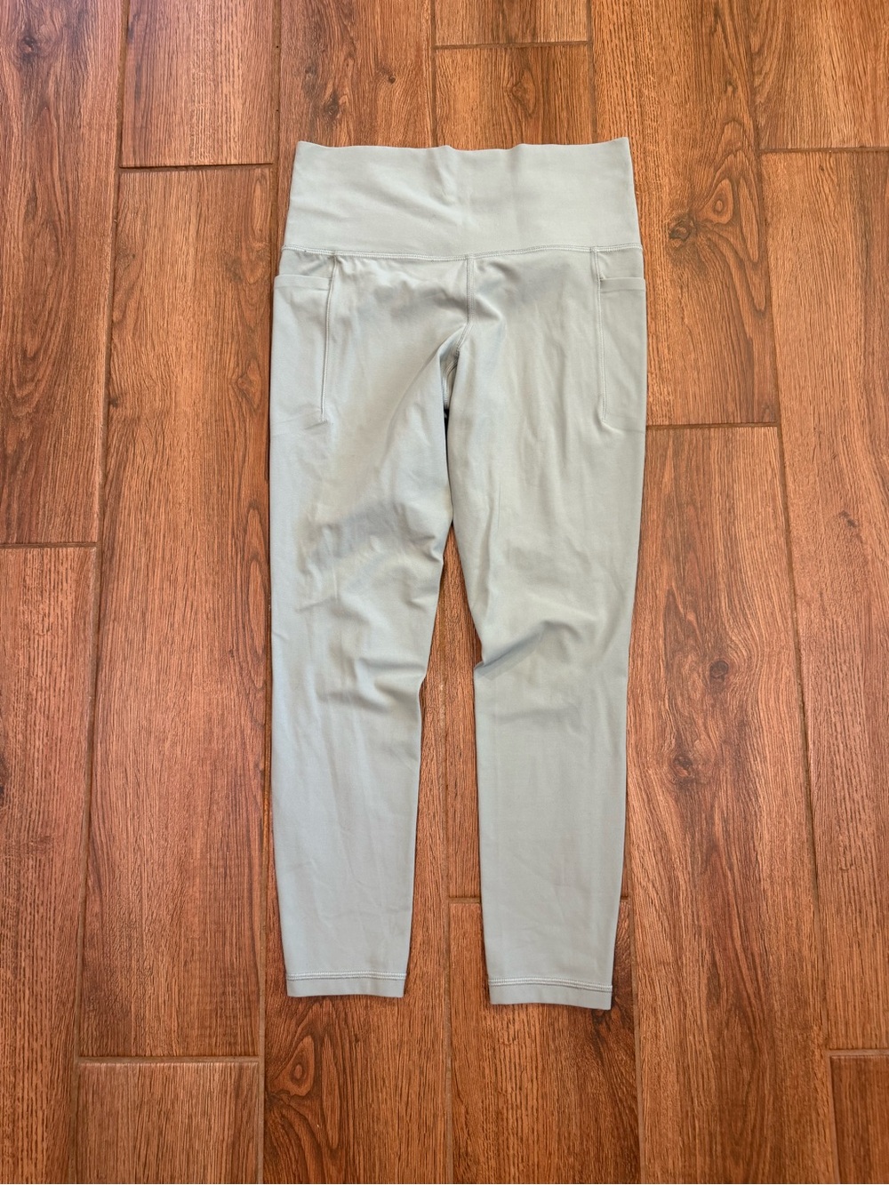 Athleta Women’s Salutation Stash 7/8 Sage Leggings Pockets Size S